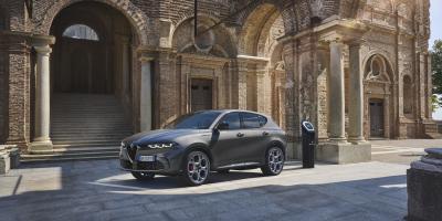 De metamorfose van Alfa Romeo gaat verder met de Tonale Plug-in Hybrid Q4 – een toonbeeld van efficiënte sportiviteit en ...