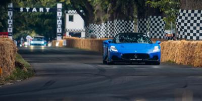 De Maserati Grecale beleeft zijn dynamische debuut in het Verenigd Koninkrijk tijdens de 28e editie van het Goodwood Fes ...