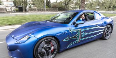 Voor het eerst gaat een prototype Maserati GranTurismo Folgore Full-Electric coupé de straat op.
