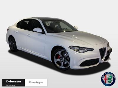 Alfa Romeo Giulia 2.0T Super (Veloce Interior - Panoramadak)
