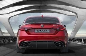 Alfa Romeo Giulia 2016 achterkant kleur rood